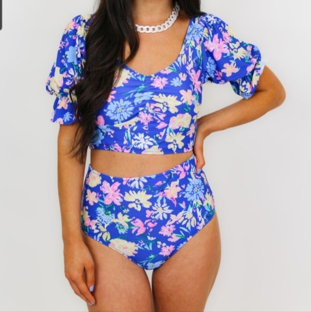 White Birch Half Sleeve Blue Floral Swimsuit 2 Pc Size Small
